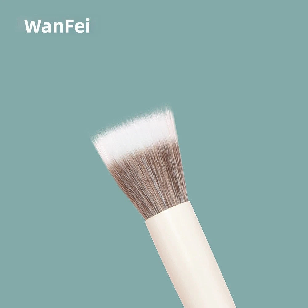 Makeup Blush Brush - Pink Soft Synthetic Bristles, Wooden Handle 19x4x4cm