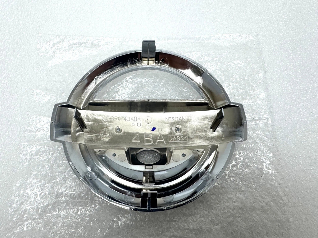 Front Emblem with Camera Spot for Nissan Murano (2015–2023) 62890-4BA0A