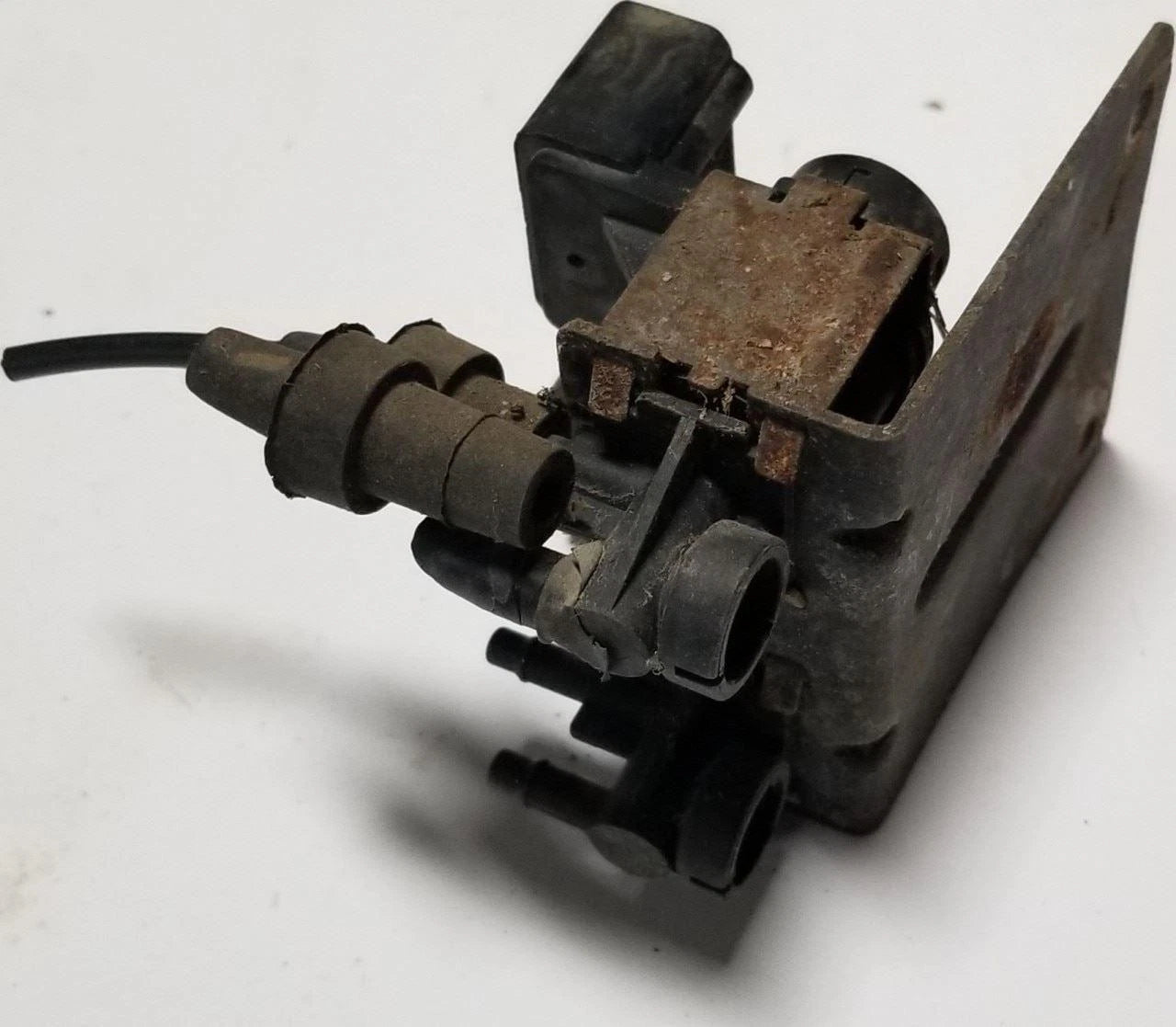 EGR Vacuum Actuator Assembly for Lincoln Mark VII (1986–1992)