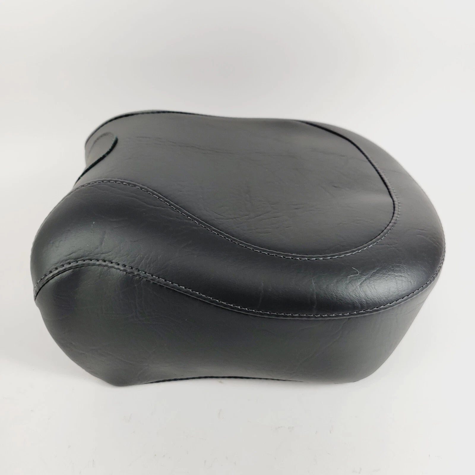 Wide Rear Pillion Seat 79138 for Dyna & Wide Glide (1991–2005)