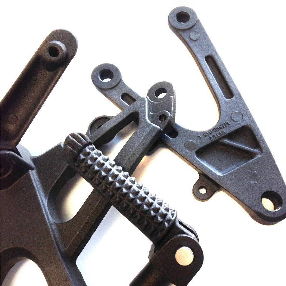 Foot Pegs Set of 2 w/Mounting Brackets for Yamaha YZF R1 (2007–2008) Black