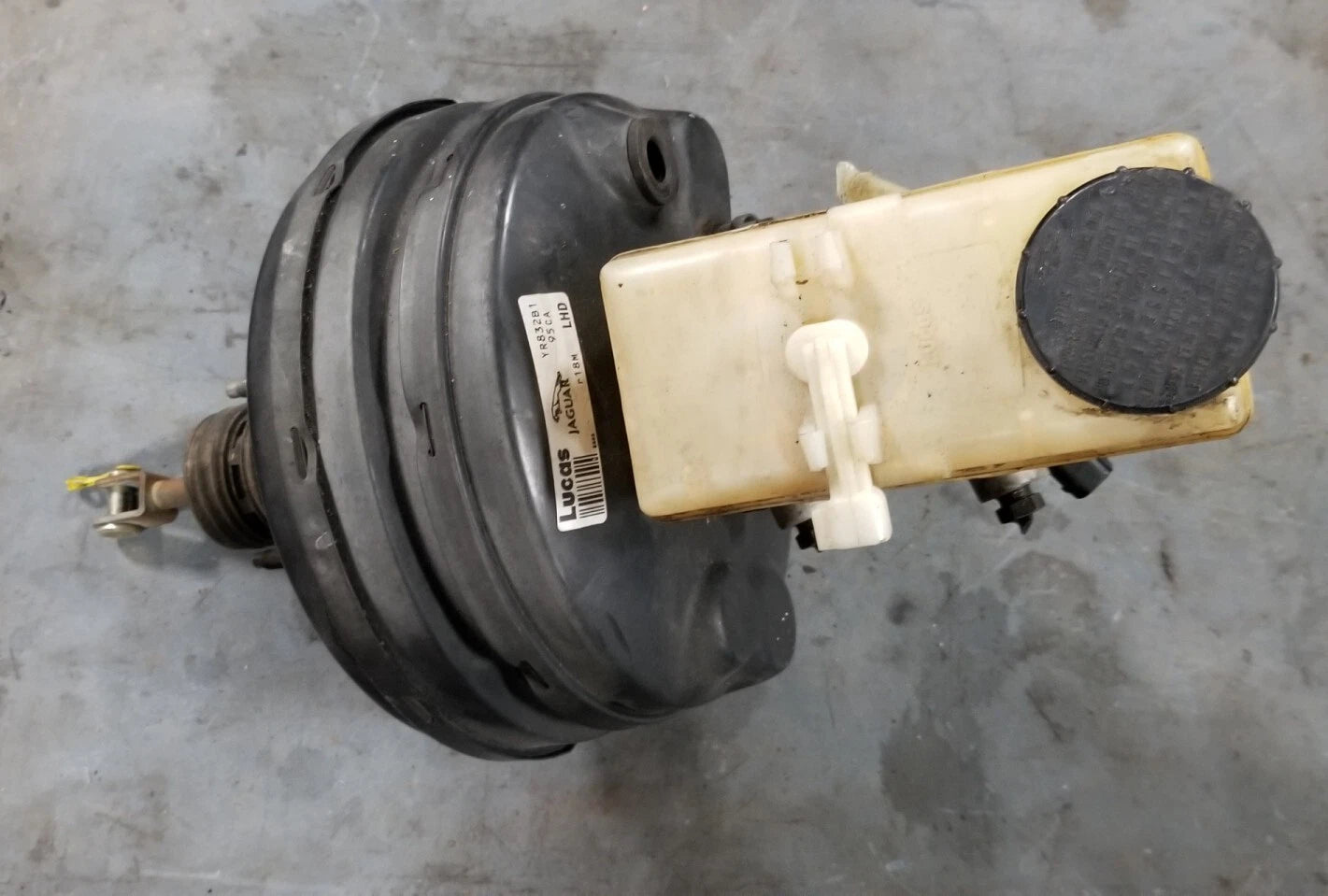 Power Brake Master Cylinder with Fluid Reservoir for Jaguar S-Type (1999–2002)