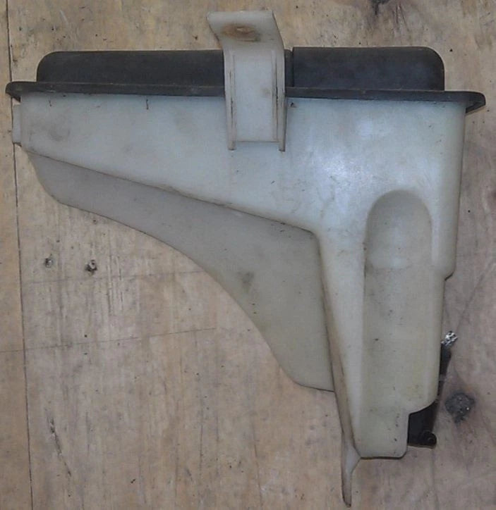 Washer Fluid Tank with Pump for Ford Thunderbird Cougar (1989–1992)