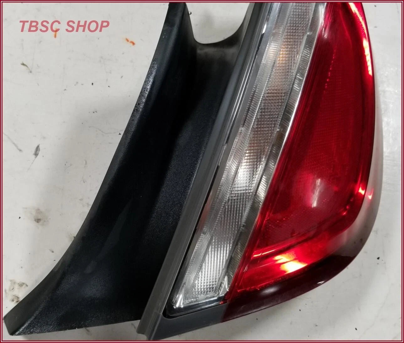 Right Passenger Brake Taillight for Lincoln MKS (2009–2012) AA53-13B504