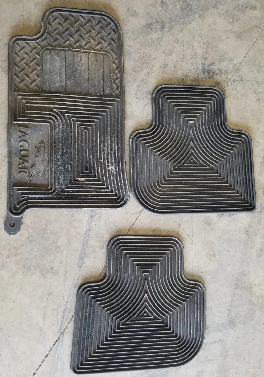 Set of 3 Rubber Floor Mats for Jaguar XJ8 XJR VDP (1998–2003)