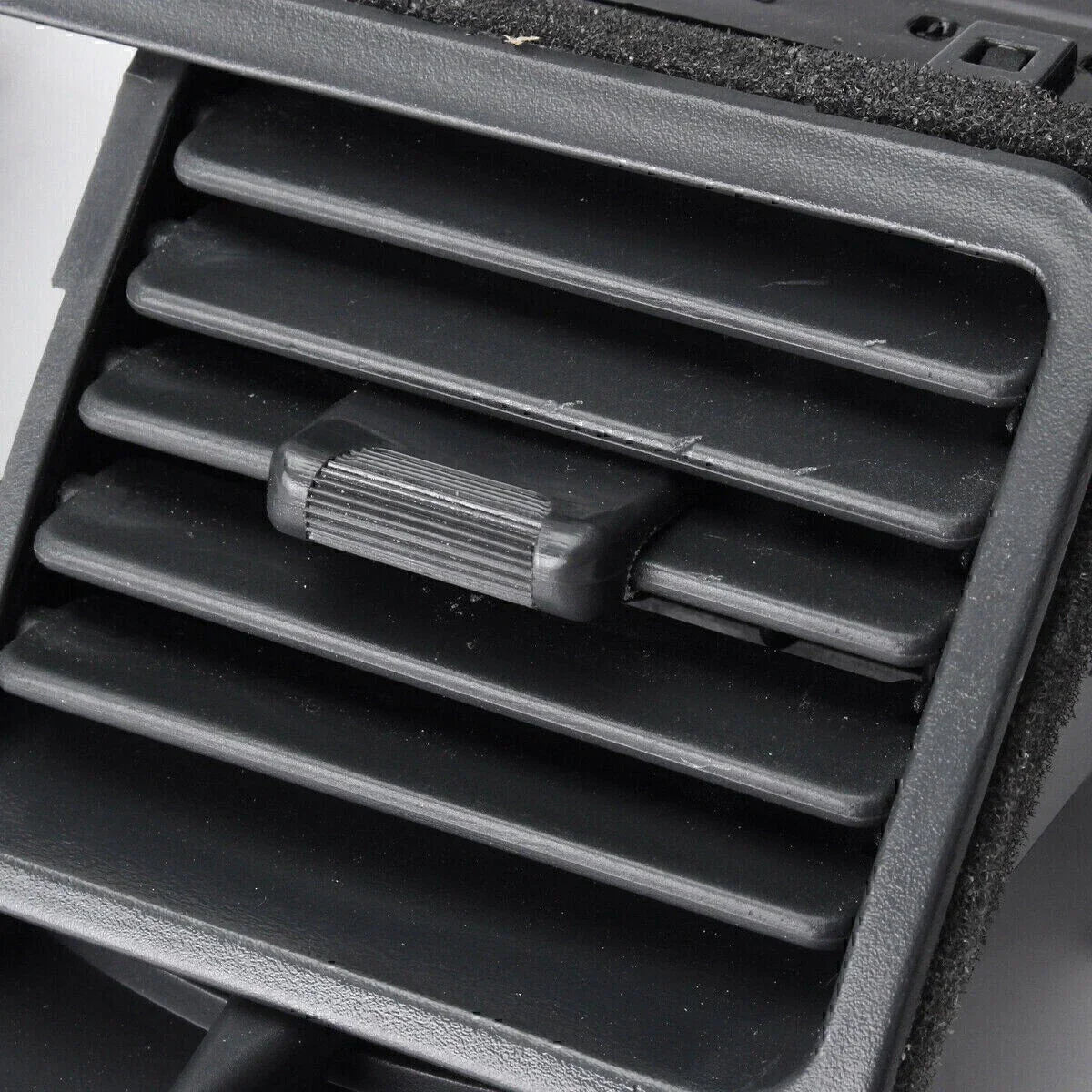 Center Panel Dash Air Outlet Vent for Mitsubishi Pajero Montero (V31-V33)