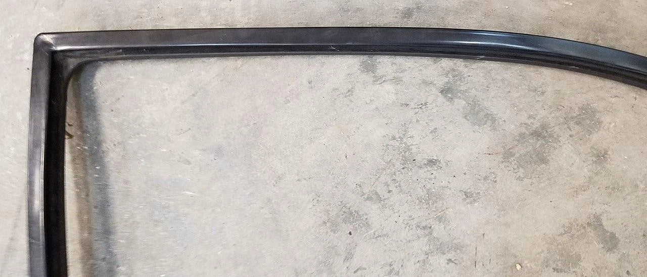 Upper Door Glass Window Molding RH for Thunderbird Cougar (1991–1997)