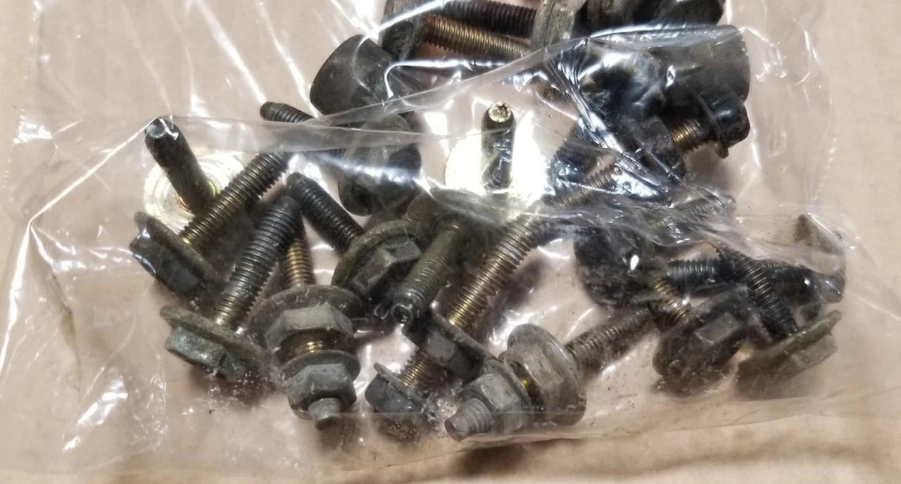 Valve Cover Hardware Set for Lincoln Continental (1997–2002)