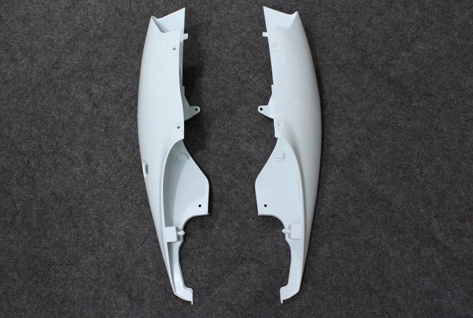Unpainted Rear Tail Side Panel Fairing Cover for Suzuki GSXR600/750 (2006–2007)