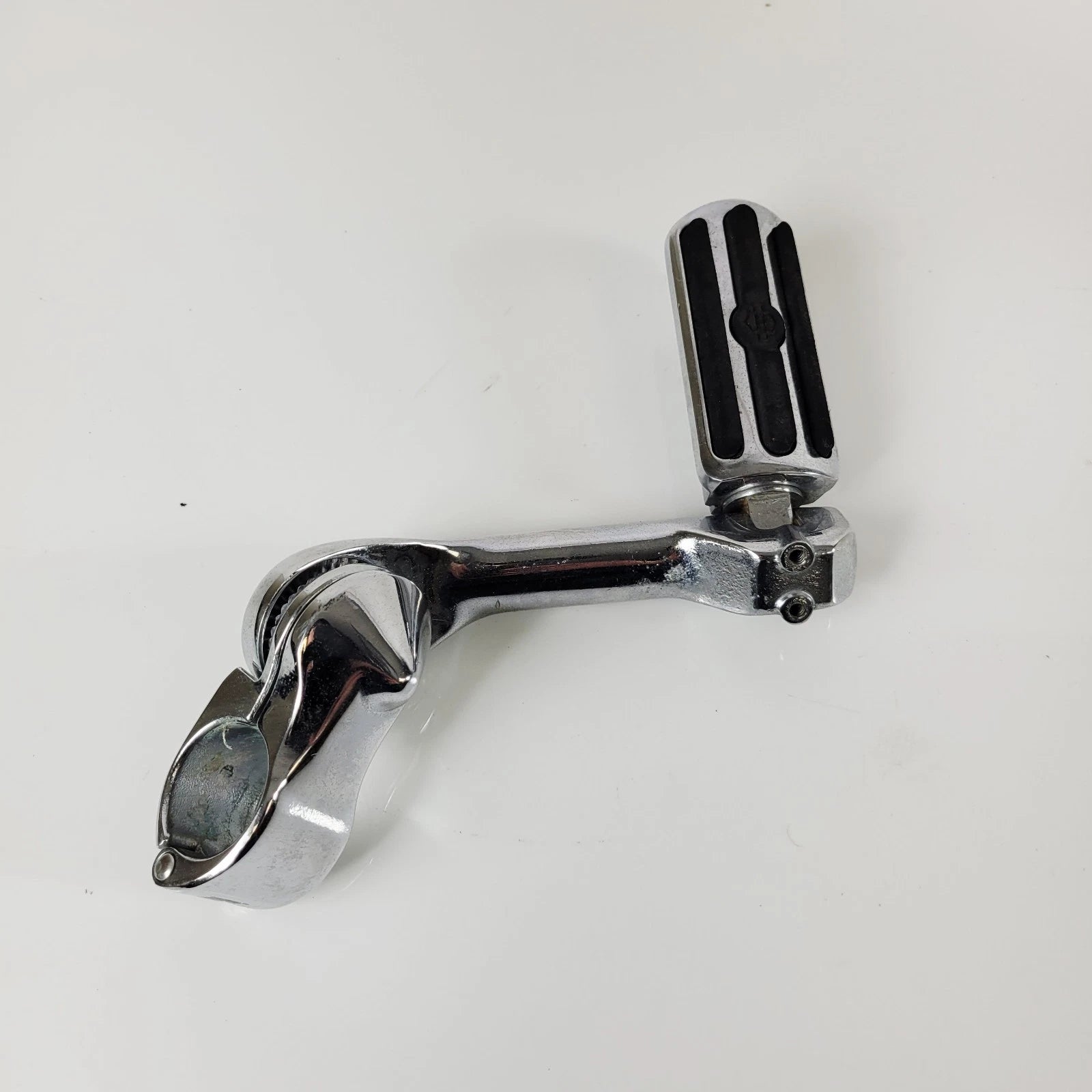 OEM Left Foot Peg & Mount for Harley-Davidson Touring Softail Chrome