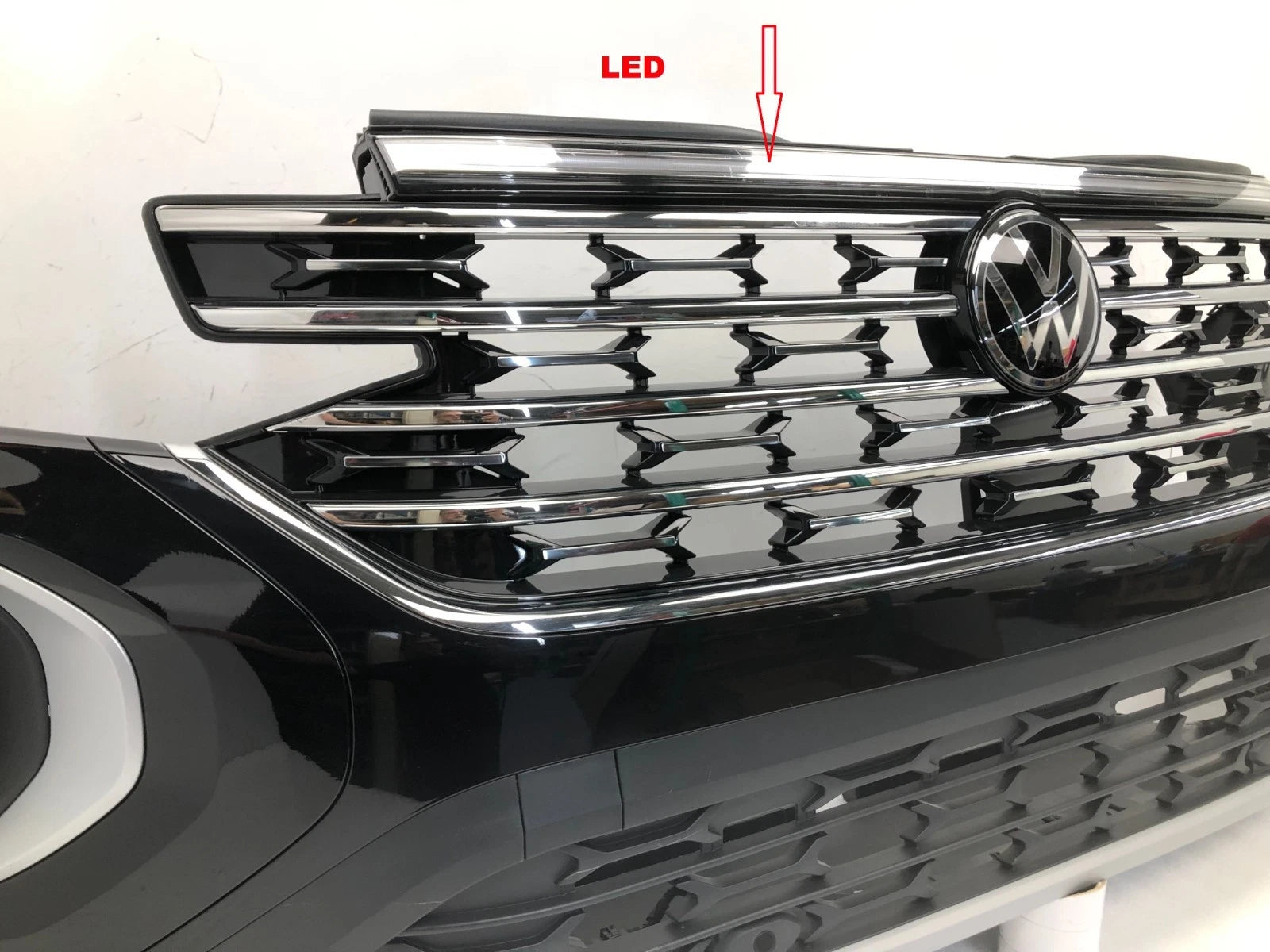 Front Bumper Pearl Black for Volkswagen Atlas & Atlas Cross Sport (2024–2026)
