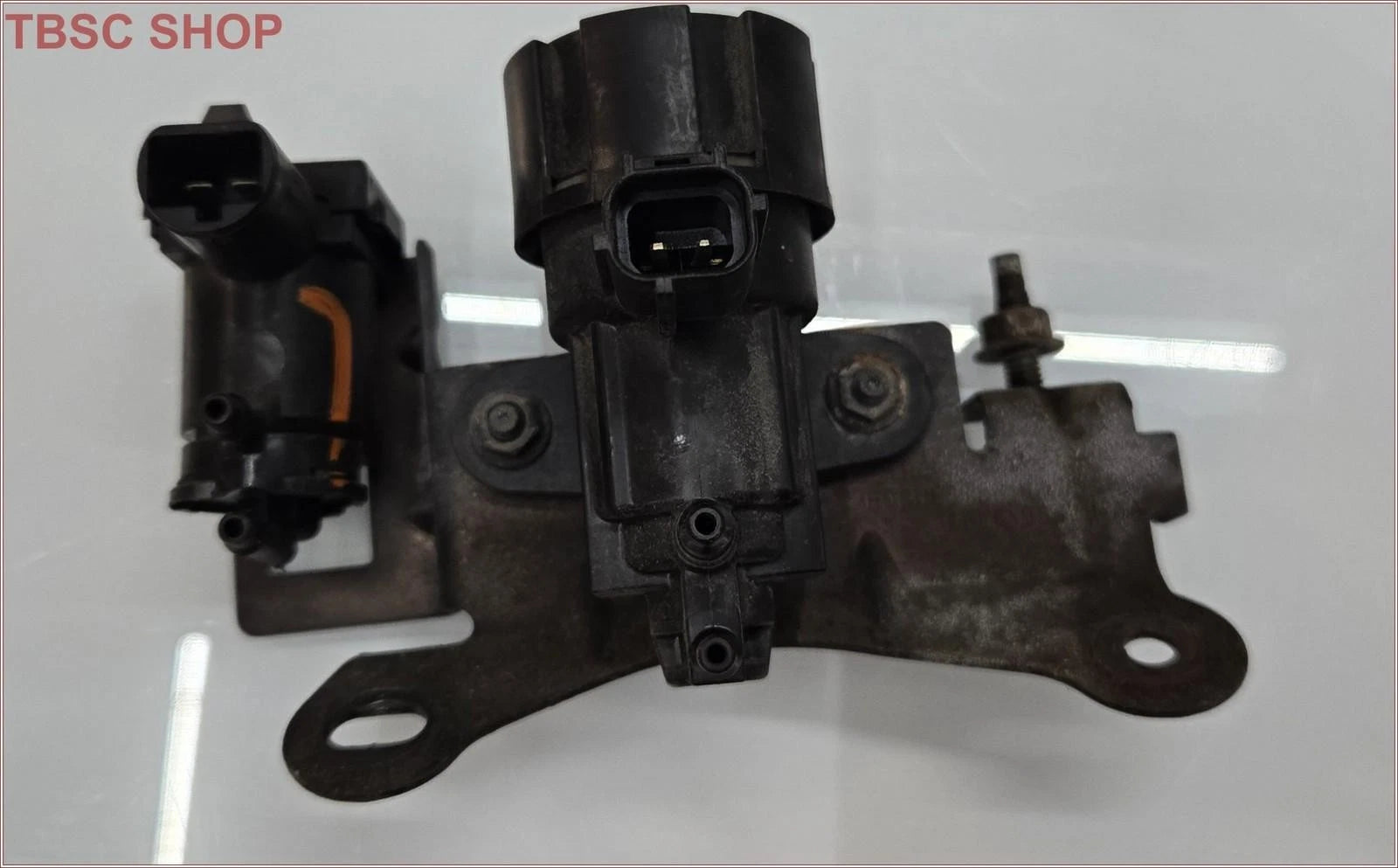 EGR Vacuum Assembly for Lincoln Mark VIII (1996) 4.6L F57E-9J459-CA