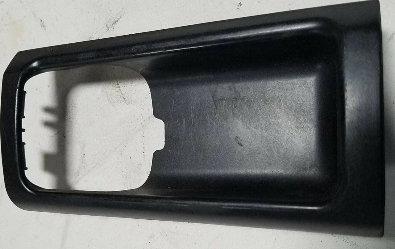 Front LH Door Handle Cup Insert for Lincoln LS (2000–2002)