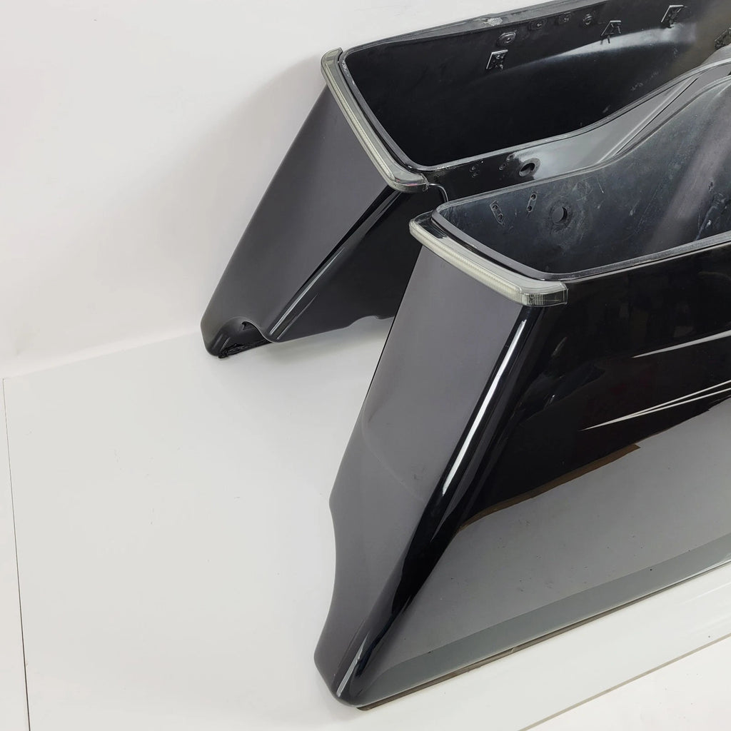 Stretched Saddlebags Pinstripes for Harley Street Glide (2014)