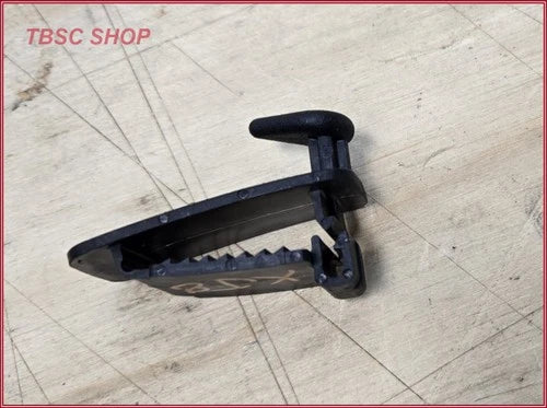 Set of 4 Floor Mat Retainer Clips for Jaguar XJ8 XJR VDP (1998–2009)