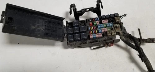 Engine Bay Fuse Box Assembly with Cover for Ford Flex (2009–2012)