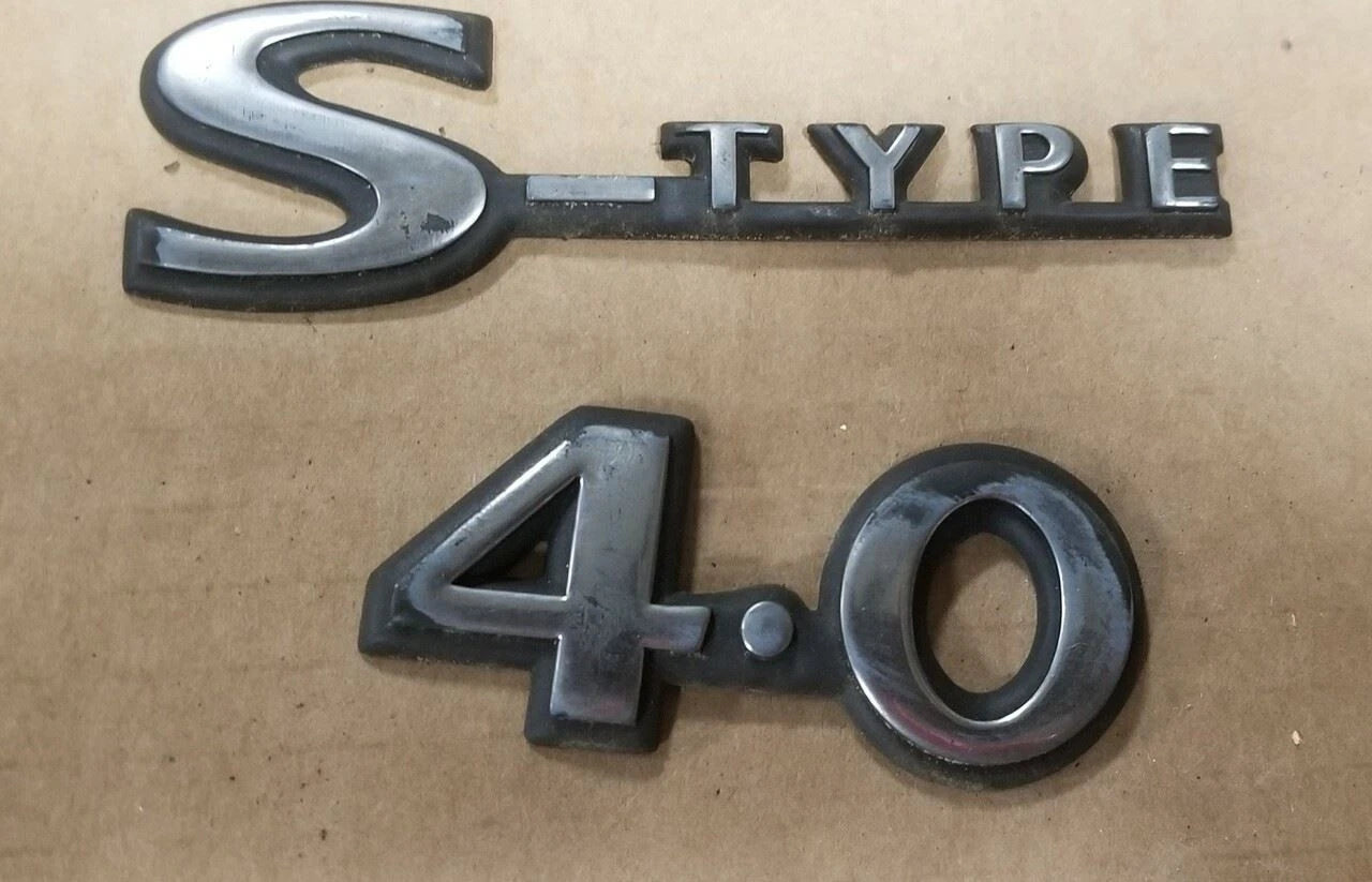 Trunk Emblem for Jaguar S-Type (1999–2002) 4.0 V8
