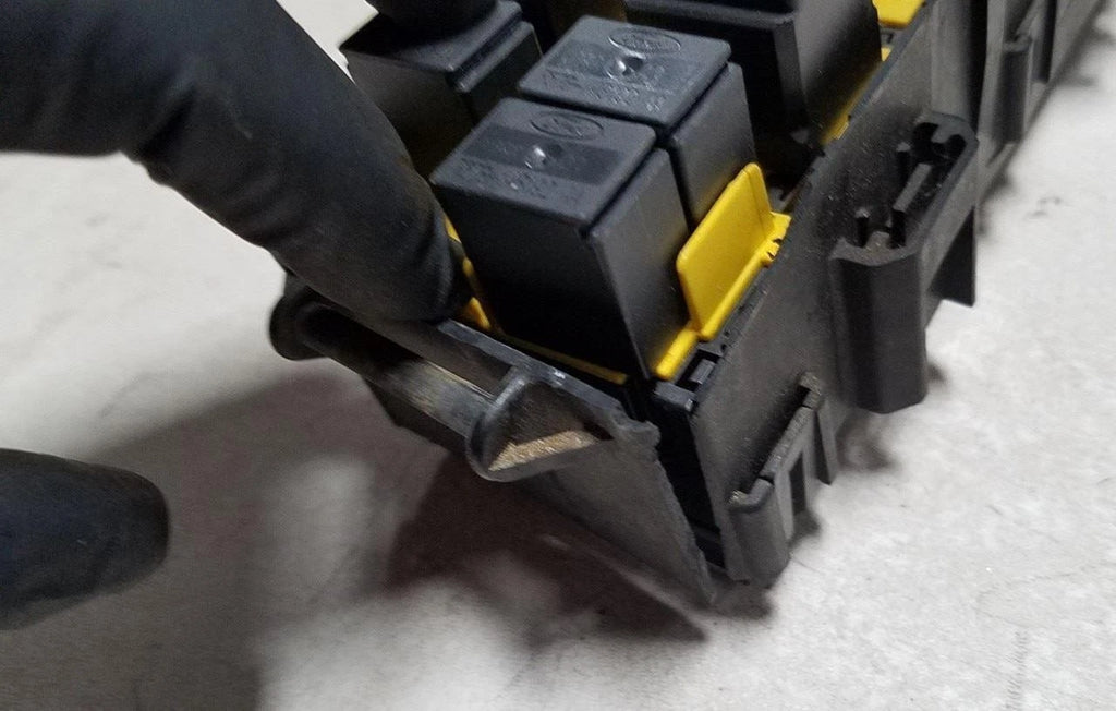 Engine Bay Fuse Relay Box for Lincoln Continental (1997)