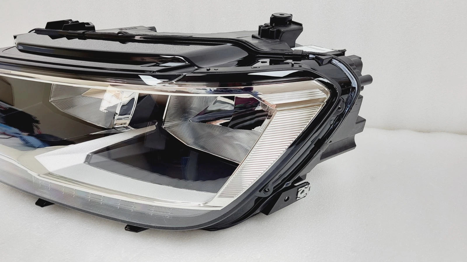 Driver Side Headlight Lamp Assembly for Volkswagen Tiguan (2018–2021) 5NM941005
