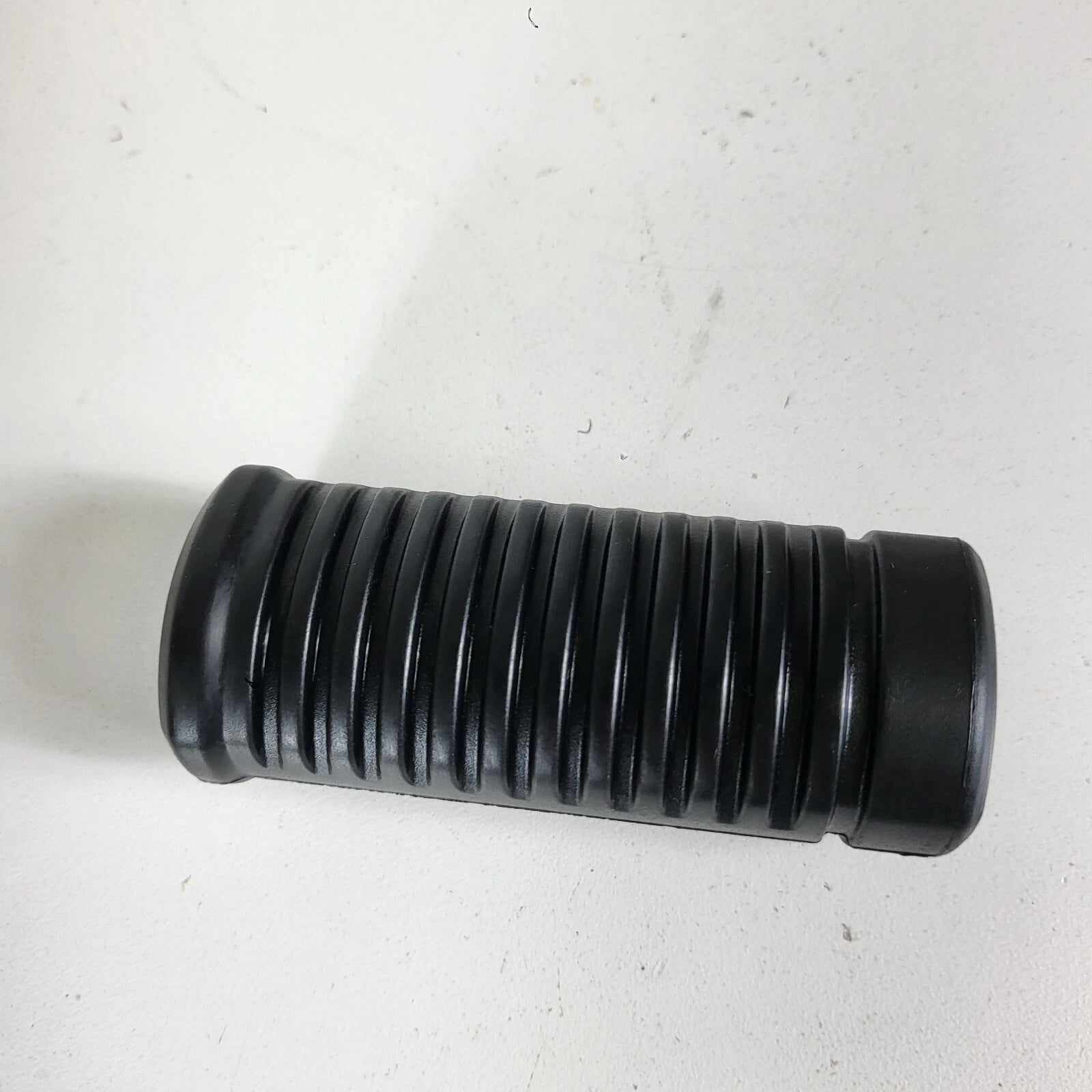 Genuine Left Rubber Foot Peg for Harley-Davidson Softail Slim / Live Wire (2018–2023) - 50501105