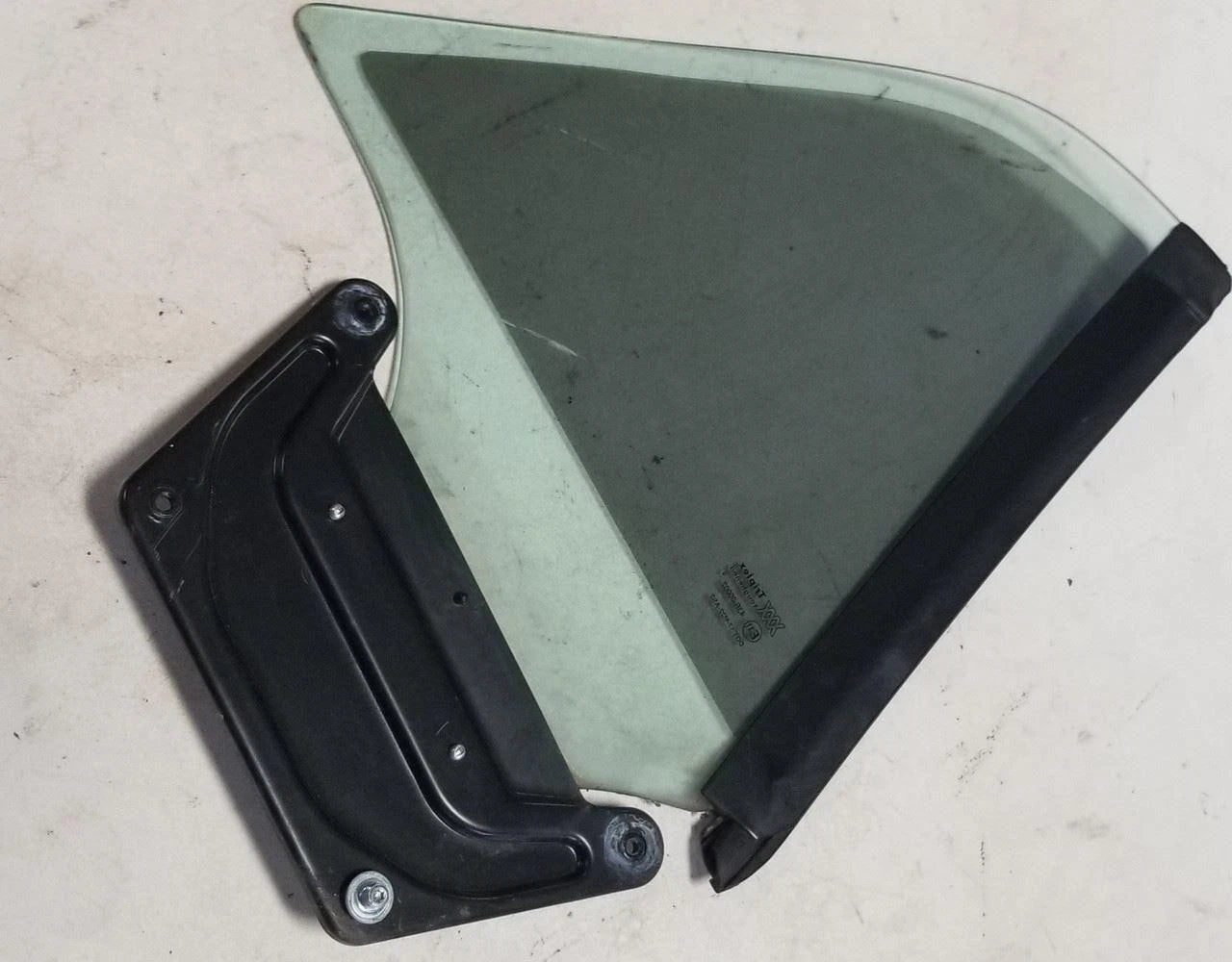 Rear Quarter Glass Tinted LH for Jaguar XK8 XKR (1997–2006)