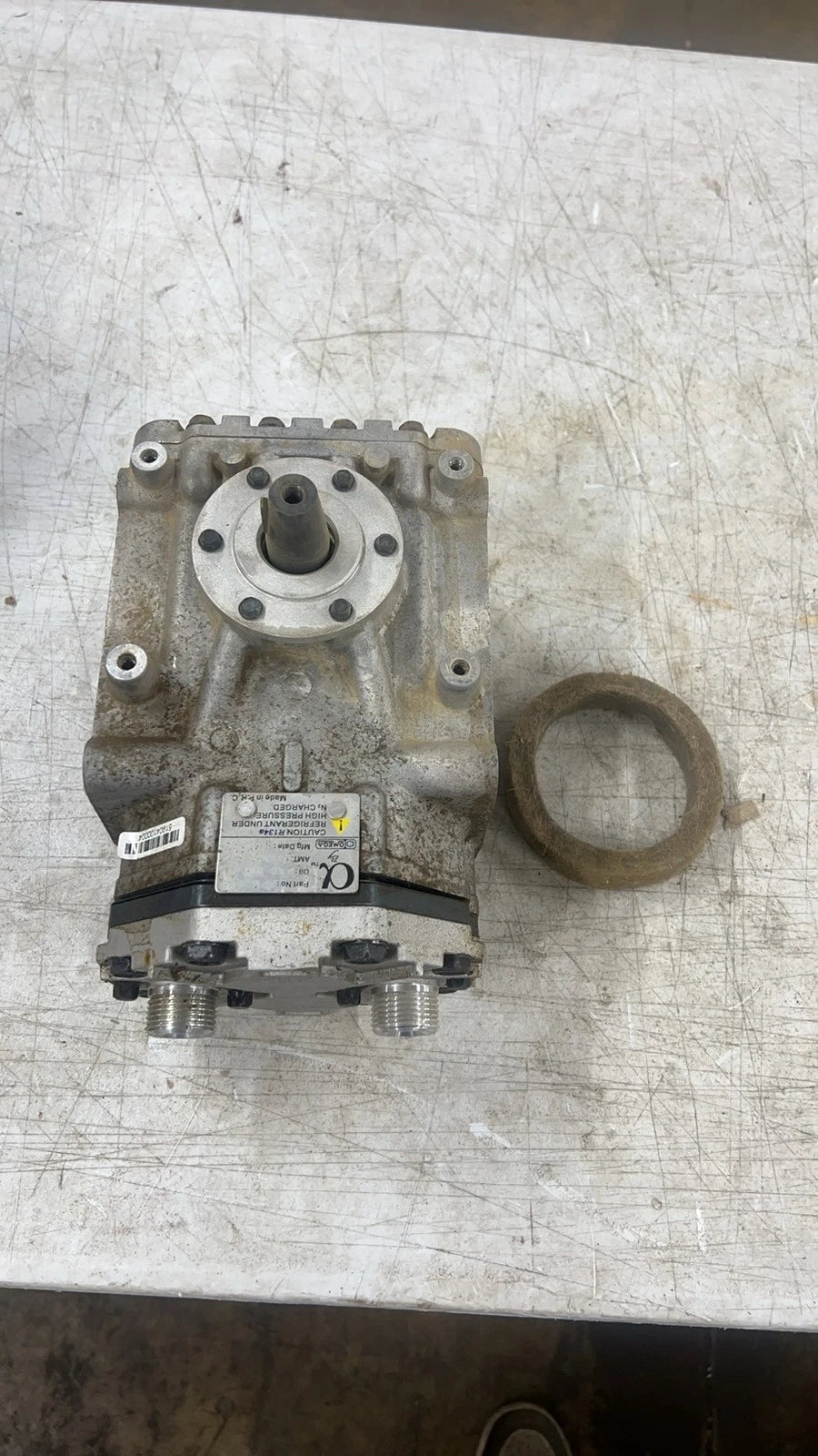 A/C Compressor for Freightliner Peterbilt Kenworth (Without Clutch)