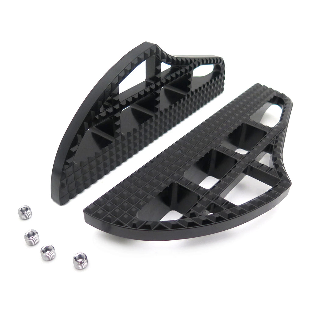 Dominator Shark Fin Footboard for Harley Softail Deluxe Slim (2000–2019)