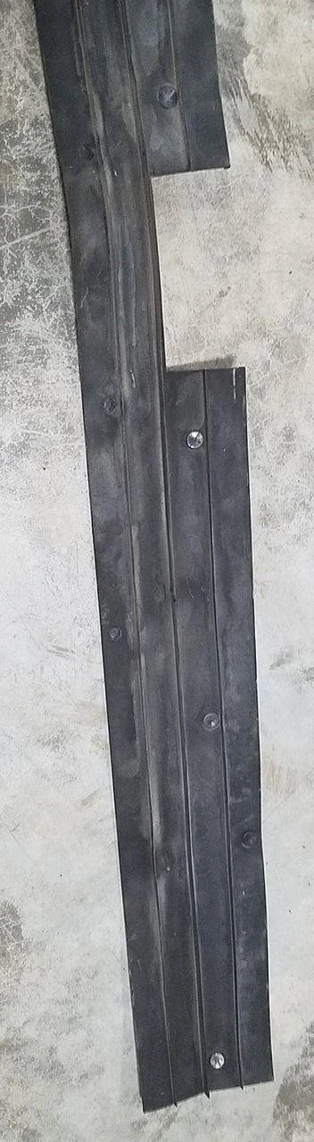 Hood Front Rubber Gasket for Thunderbird Cougar (1996–1997)