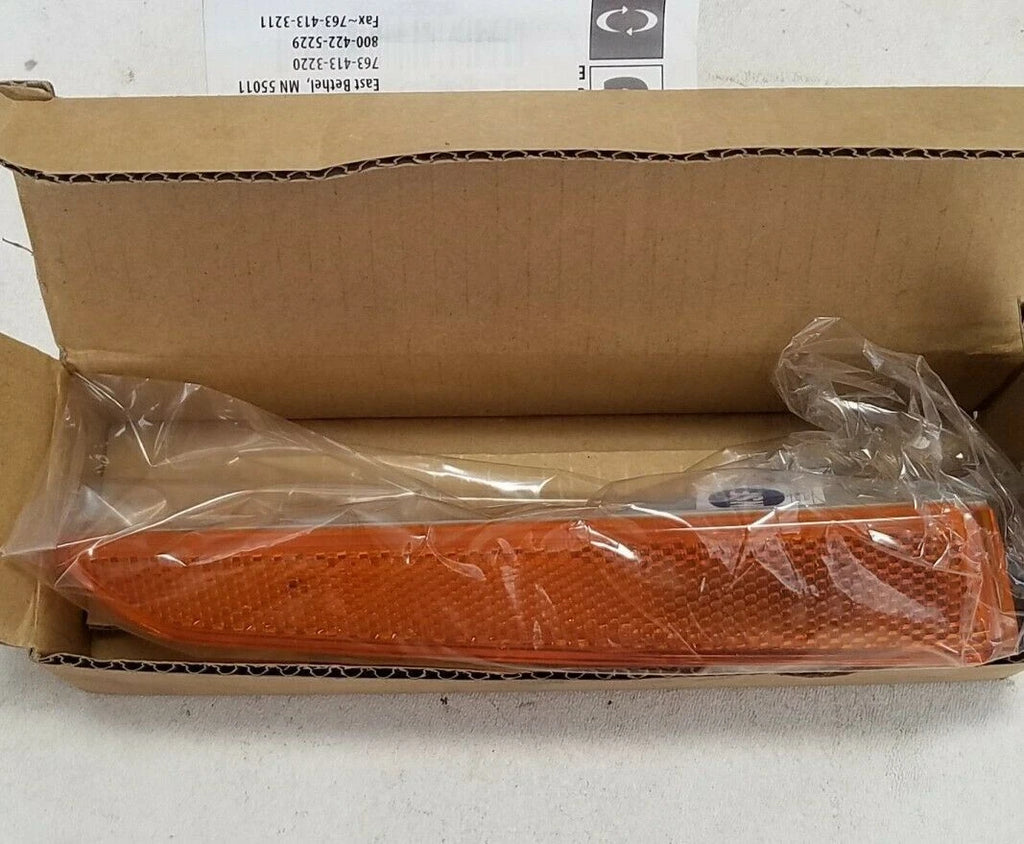 TYC Right Side Marker Light for Ford Fusion (2010–2011) FO2551145