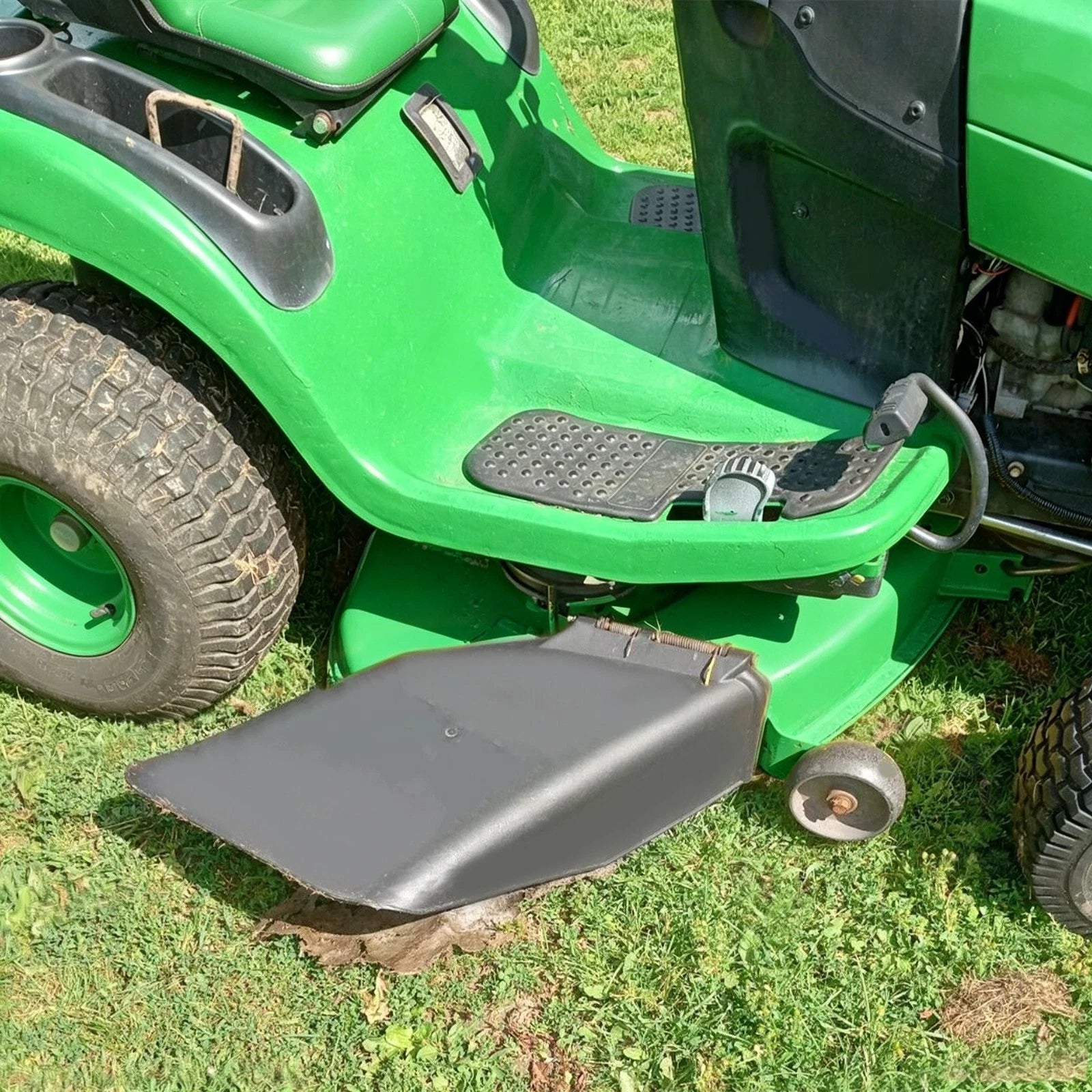 Deflector Shield Chute Cover for John Deere L100 L105 L107 L108 (42" Deck) #GY20647