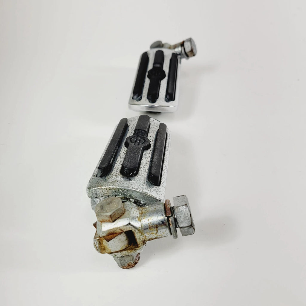 Set of 2 Chrome Male Foot Pegs for Harley Davidson (2008–2021)