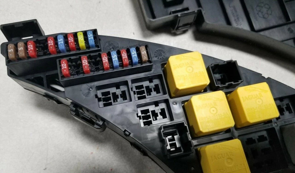 Rear Fuse Relay Box with Fuses for Jaguar S-Type (2003–2008)