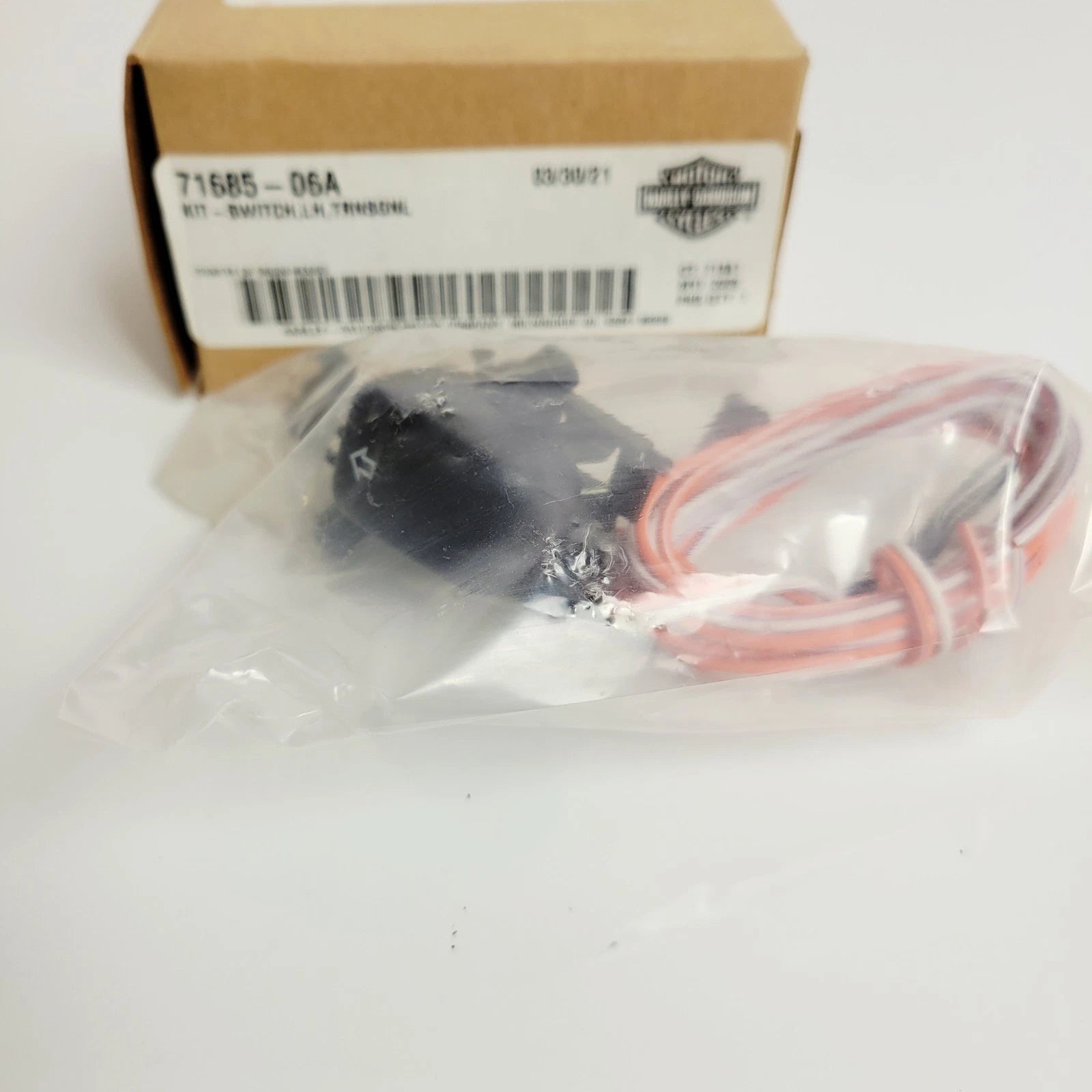 Left Hand Control Turn Signal Switch for Harley-Davidson Touring (1996–2013) 71685-06A