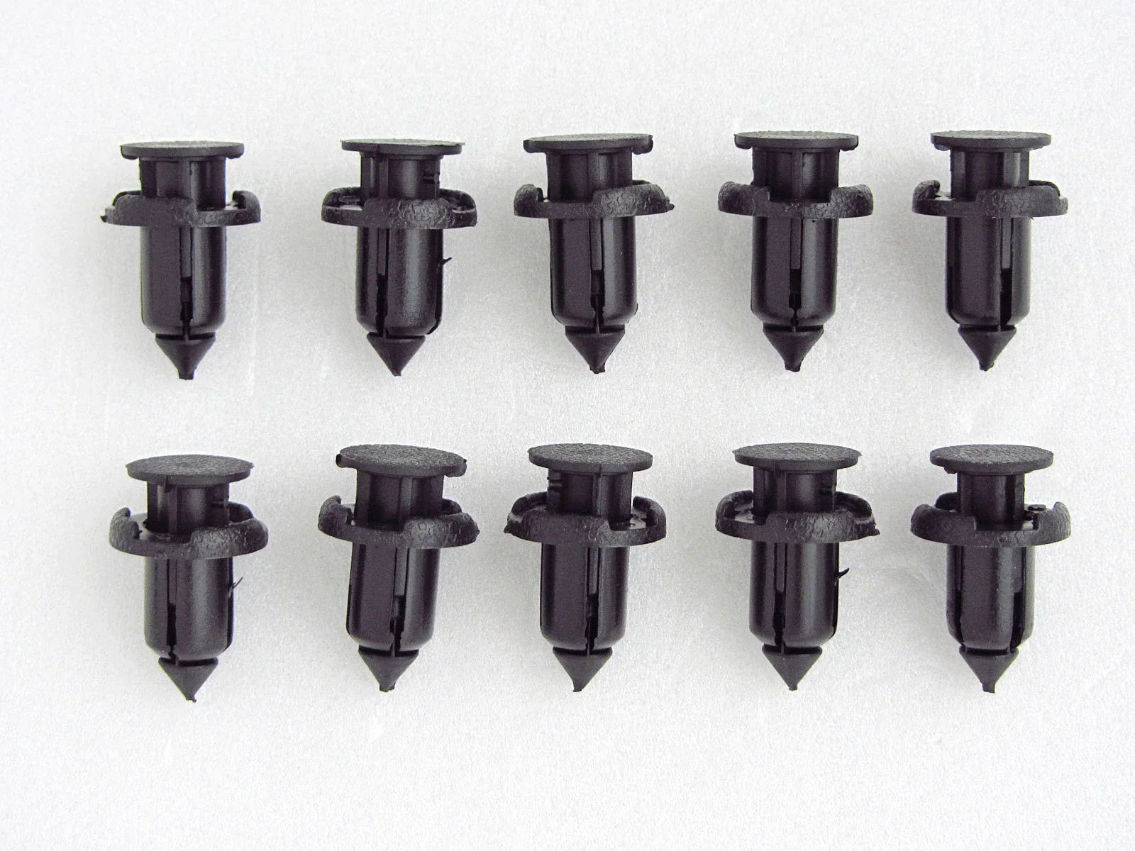 10 x Isuzu D-Max Holden Rodeo Vauxhall Brava Front Bumper Clips (2002-2012)