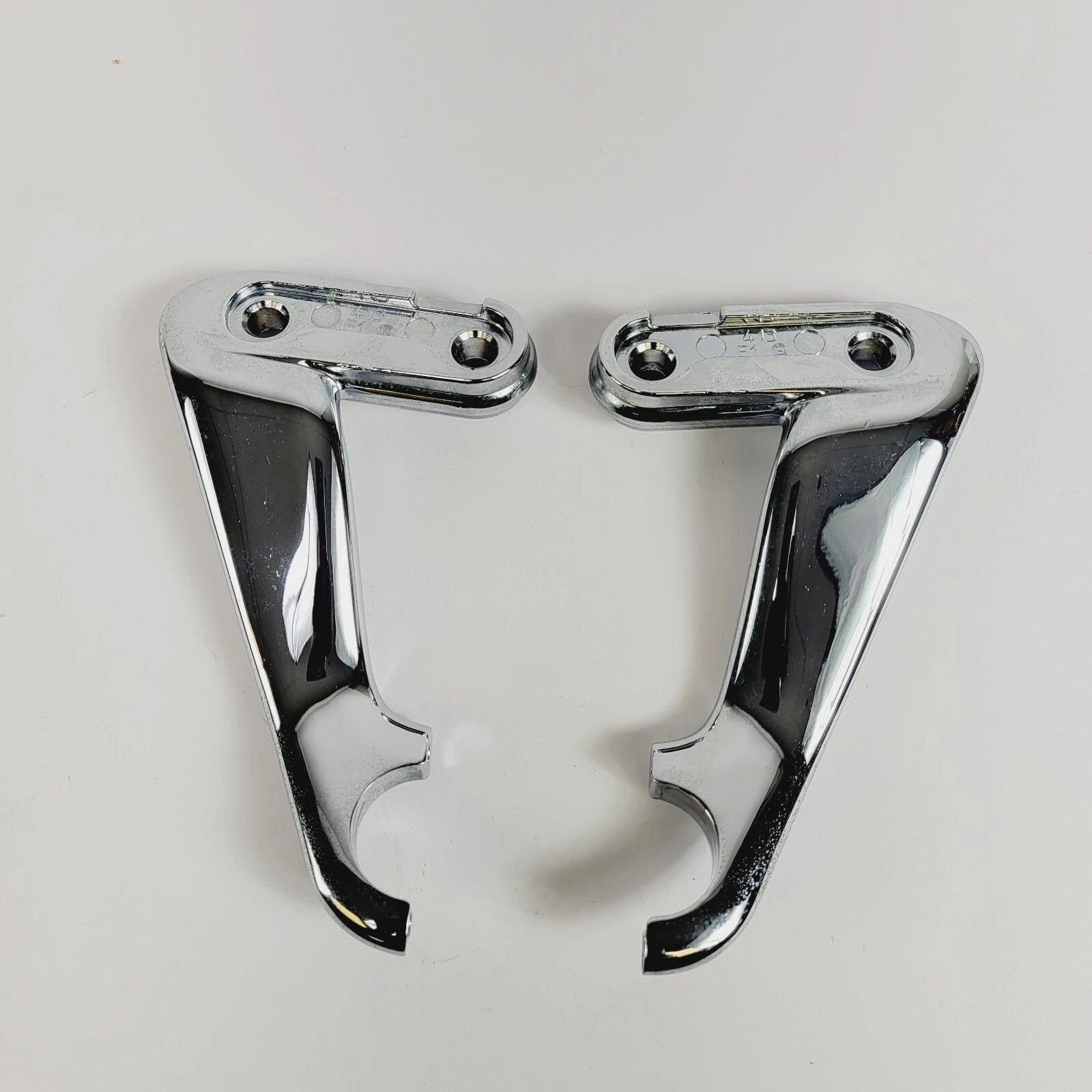 Set of 2 Support Brackets for Harley-Davidson Road Glide (OEM)