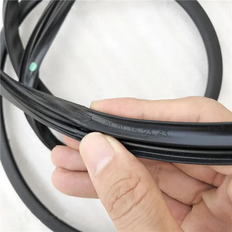 Weatherstrip Sliding Roof Seal for Toyota LC100/Lexus LX470 (1998–2007)