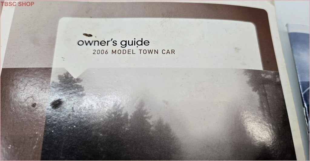 Owners Manual for Lincoln Town Car (2006) - Collection with Case