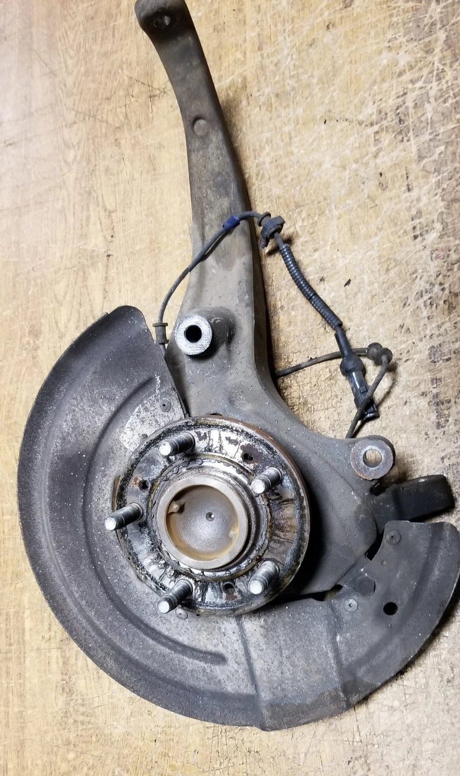 Front Spindle with Wheel Hub LH for Lincoln LS (2000–2002)
