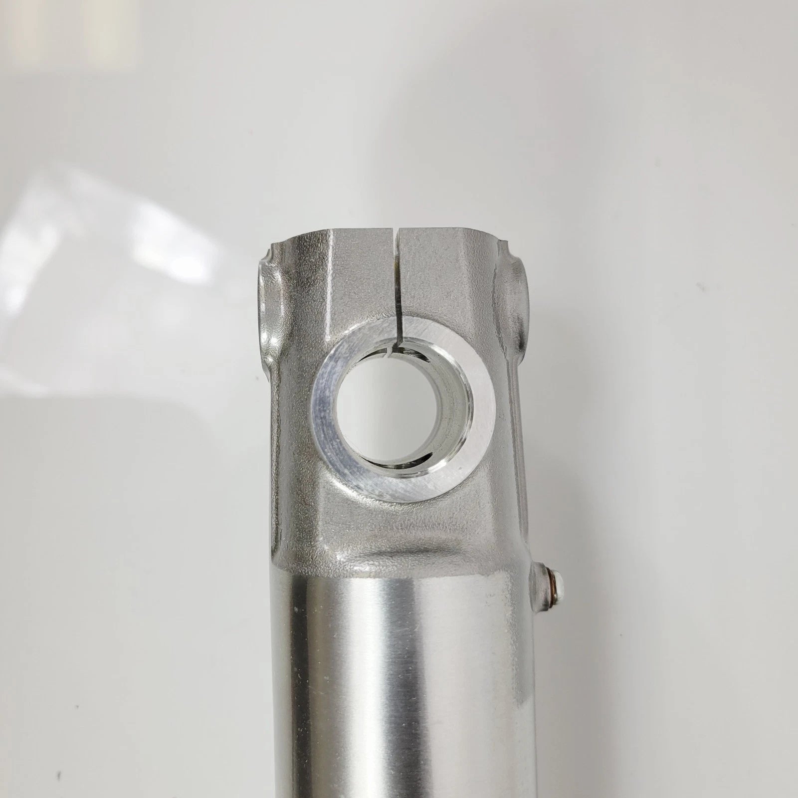 Right Fork Tube Leg for Harley Davidson Dyna Super Glide (1995–1999) 45947-95