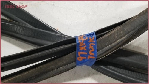 Rear Trunk Weatherstrip Seal for Jaguar XK8 XKR X100 (1997–2006) HJA7718AA