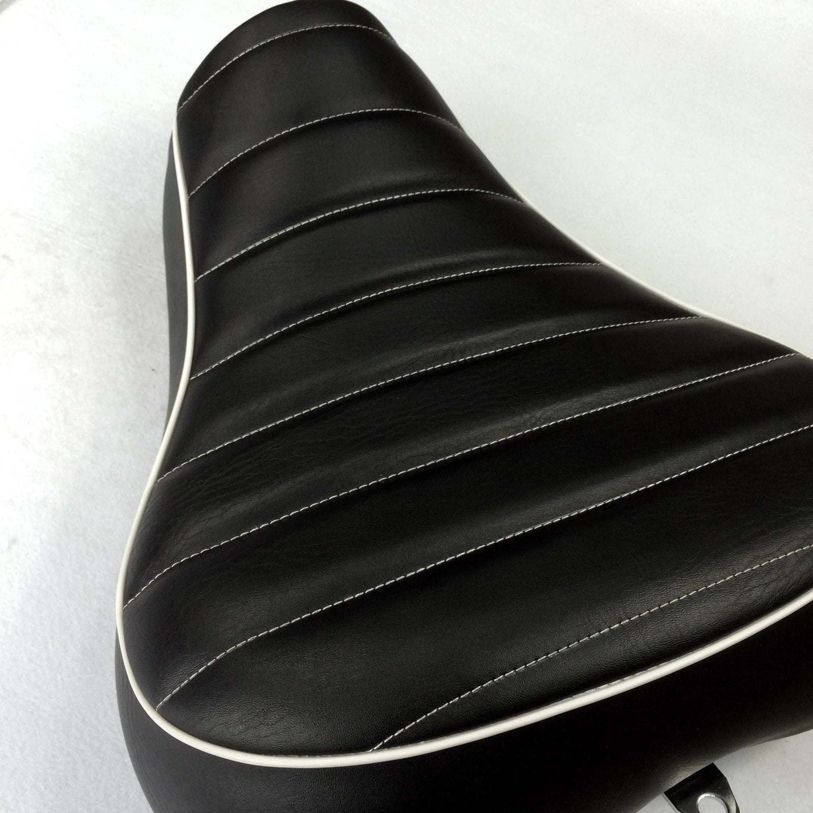 Custom Front Solo Driver Cross Stripe Seat for Harley XL 1200S (2005–2013)