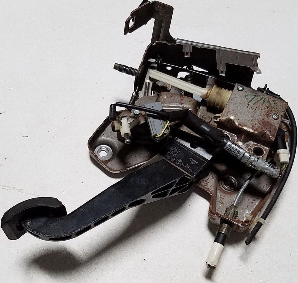 Brake Emergency Pedal Assembly for Lincoln Mark VIII (1997–1998)