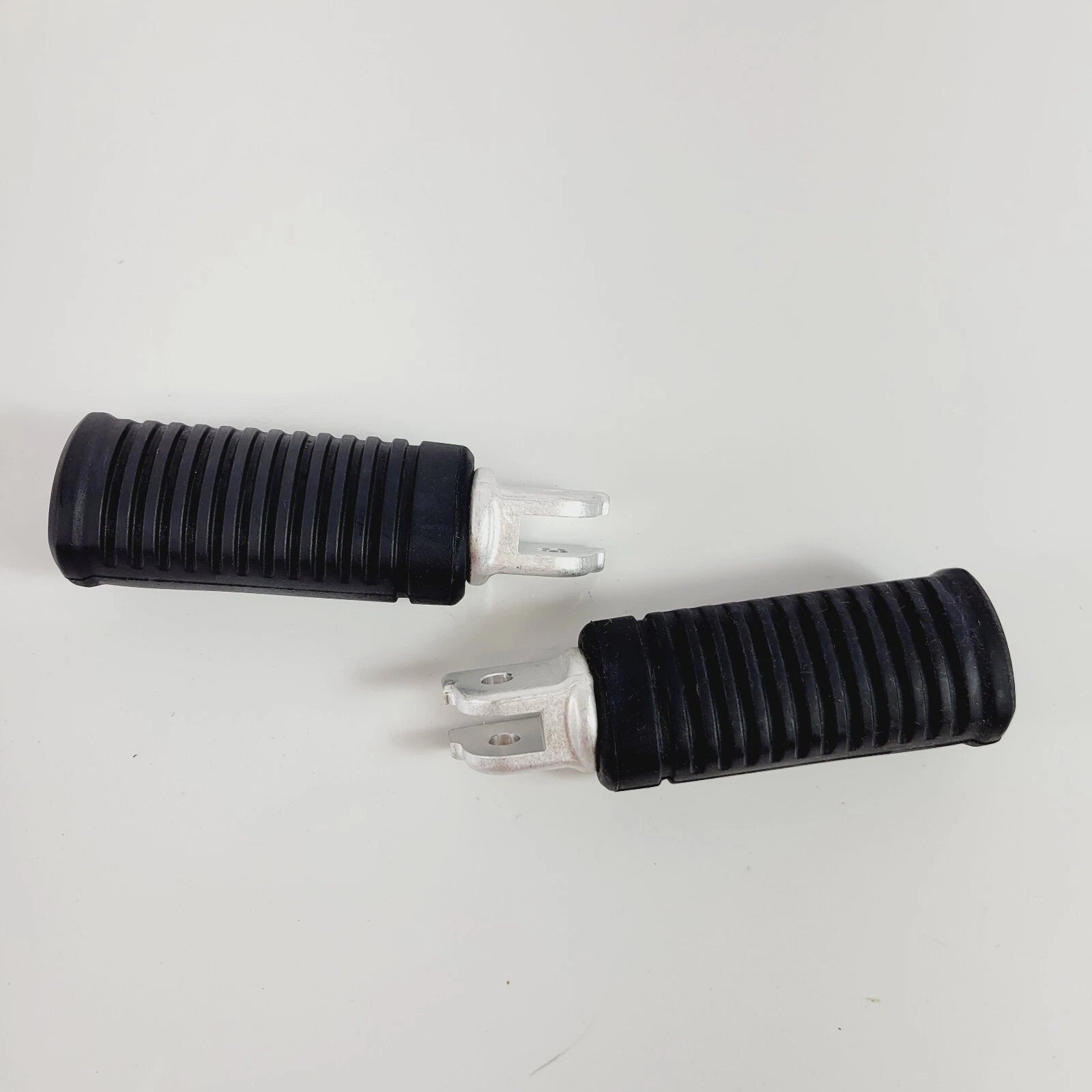 Set of 2 Rubber Foot Pegs for Harley-Davidson M8 Softail (2018–2024) 50501107