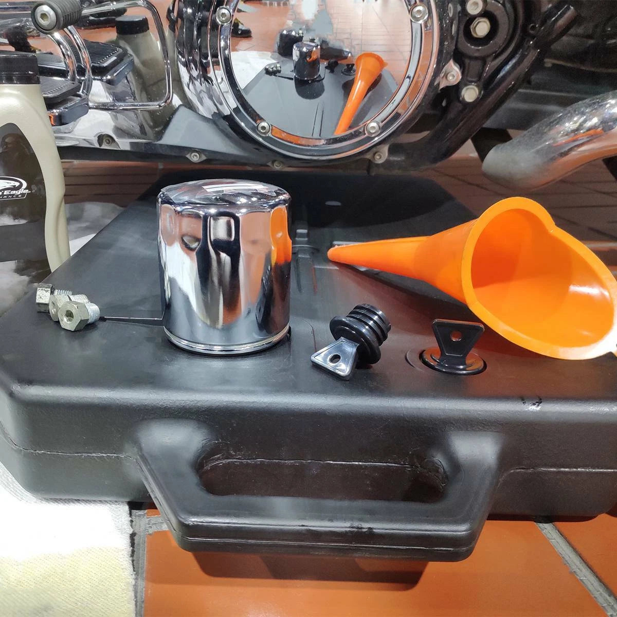 Low Profile Oil Drain Pan Spout for Harley Davidson Honda Yamaha Kawasaki