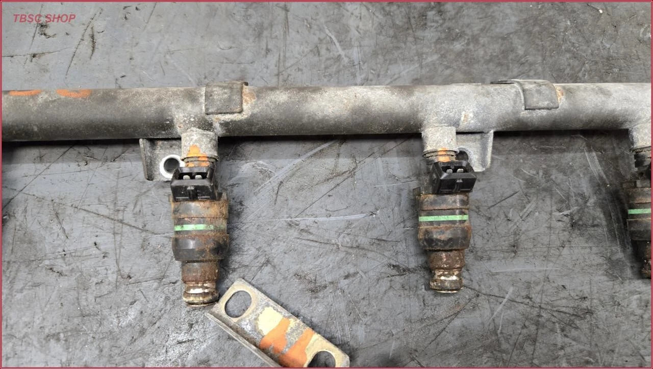 Fuel Injector Rail for Jaguar XJ6 XJR I6 4.0L (1992–1994)