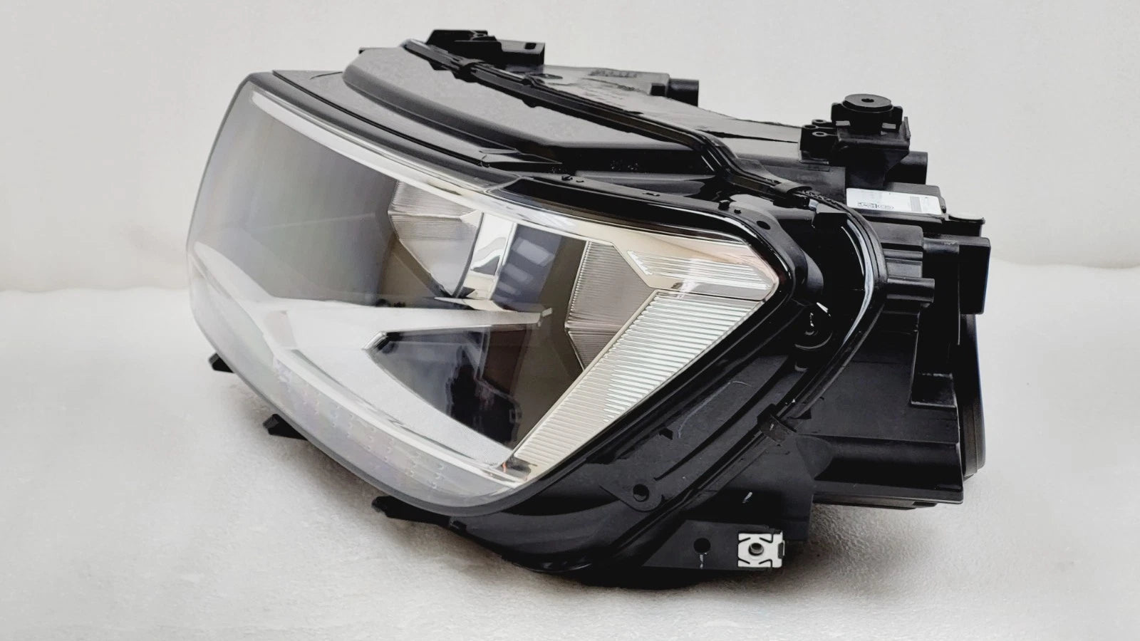 Driver Side Halogen Headlight w/ LED DRL for Volkswagen Tiguan (2018–2021) 5NL941005