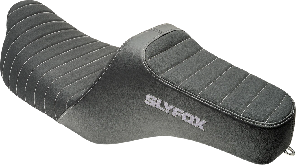 SLYFOX Highnoon Seat for FLH/FLT (2008–2024) - Vinyl, Classic Stitch, Silver Logo