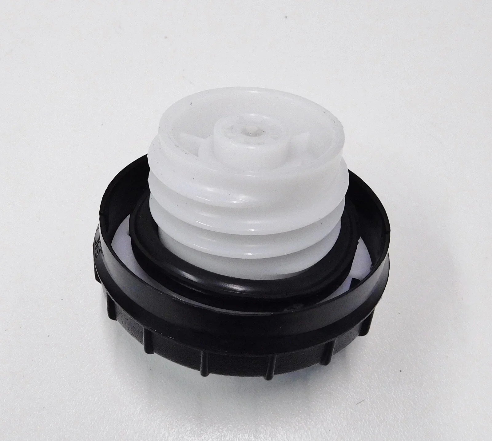 Large Thread Non-Locking Fuel Cap 45mm for Holden Rodeo