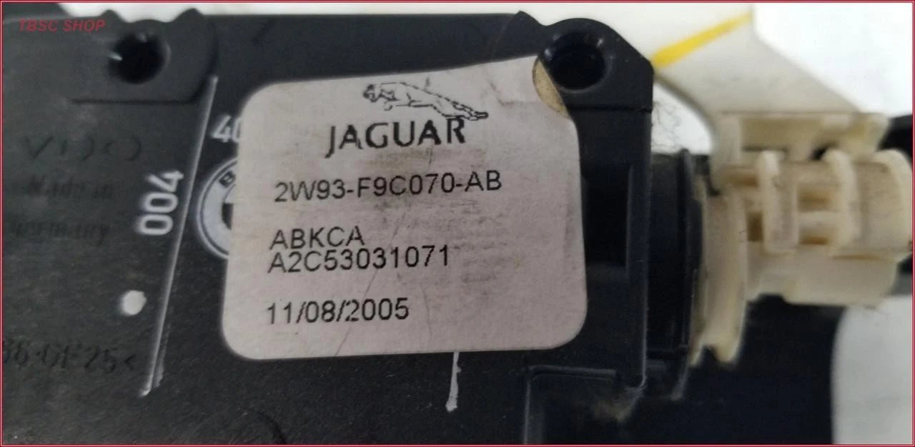 Lock Latch Actuator Release Fuel Door for Jaguar XJ8 VDP XJR (2004–2009)