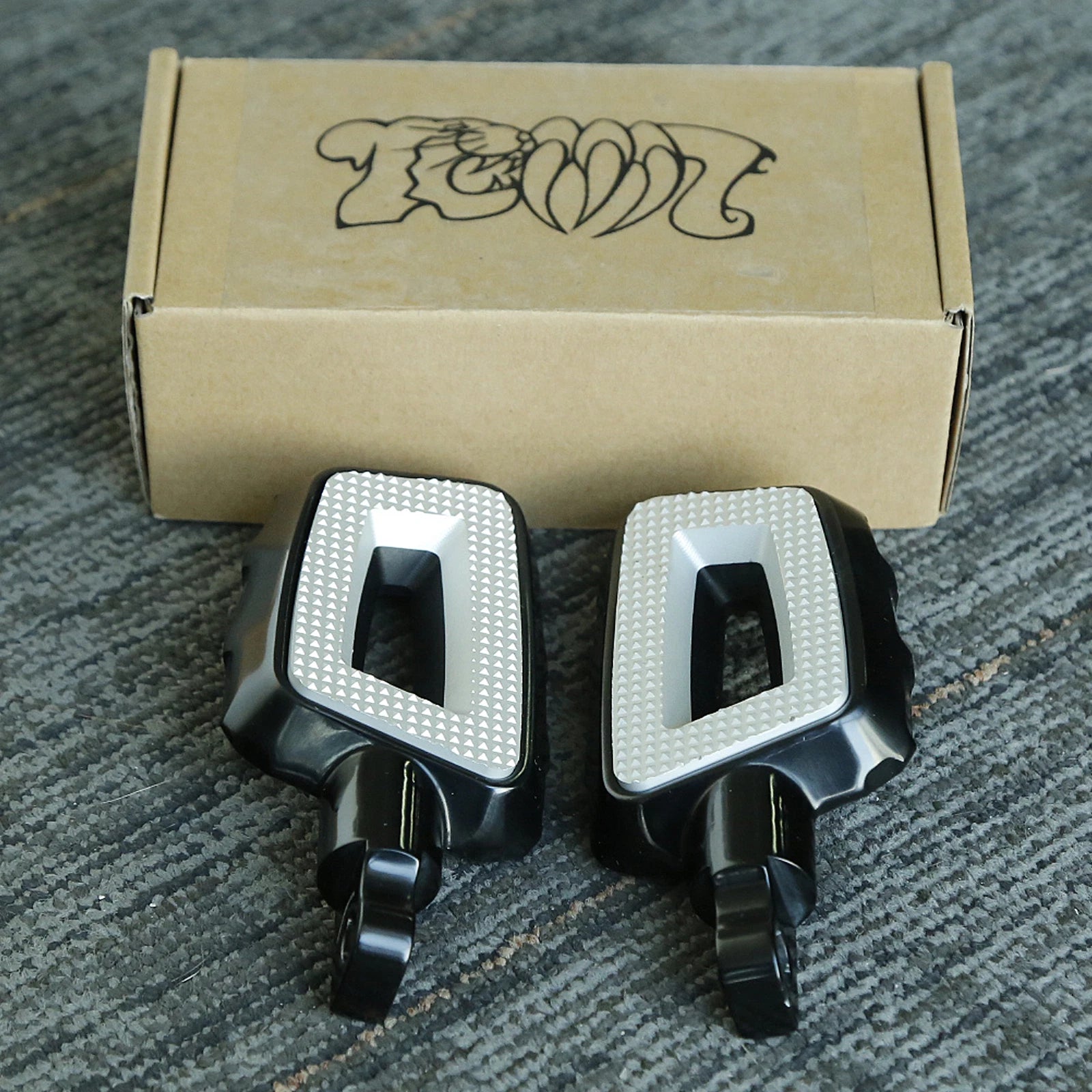 Footpegs for Harley Touring Road Glide Sportster 1200 (2010–2023)